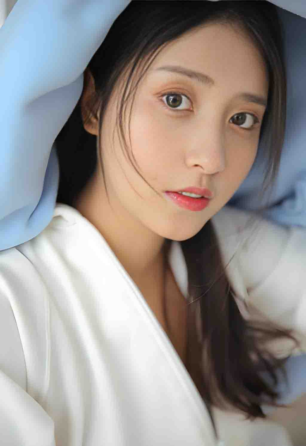 快手【辣条Babbie】私拍流出，巨乳肥臀全裸自慰炸裂曝光，