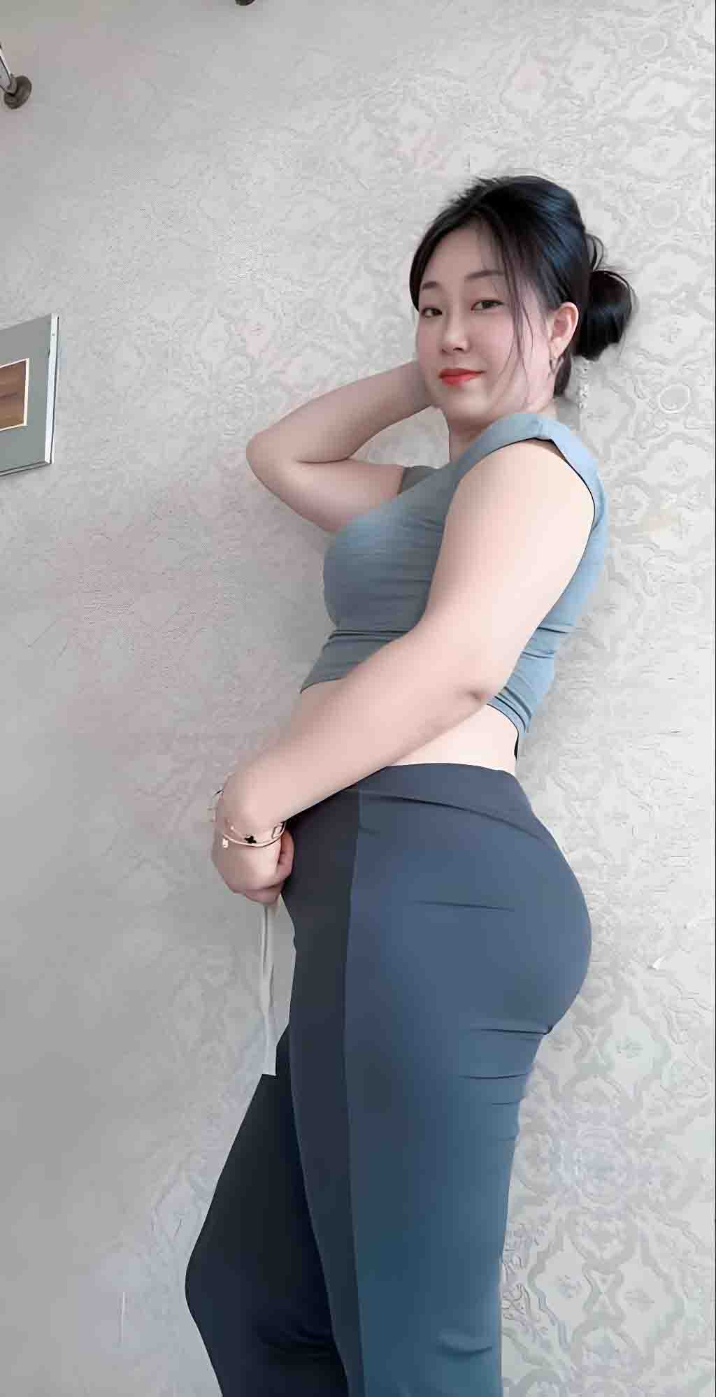 大神约啪长腿少妇,身材极品美腿修长背着老公出门当狗,穿情趣内衣勾引情人撅着大屁股渴望被操。 大神约啪长腿少妇,身材极品美腿修长背着老公出门当狗,穿情趣内衣勾引情人撅着大屁股渴望被操。